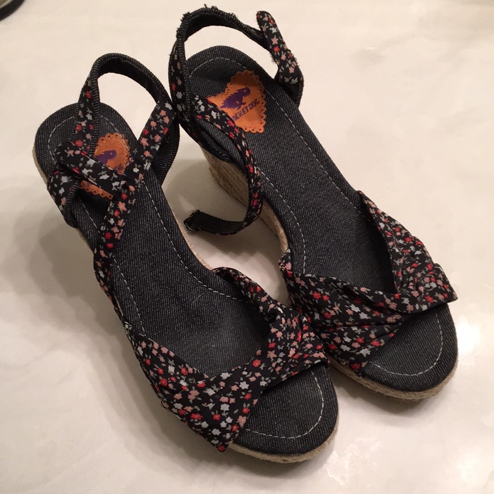 Floral wedges